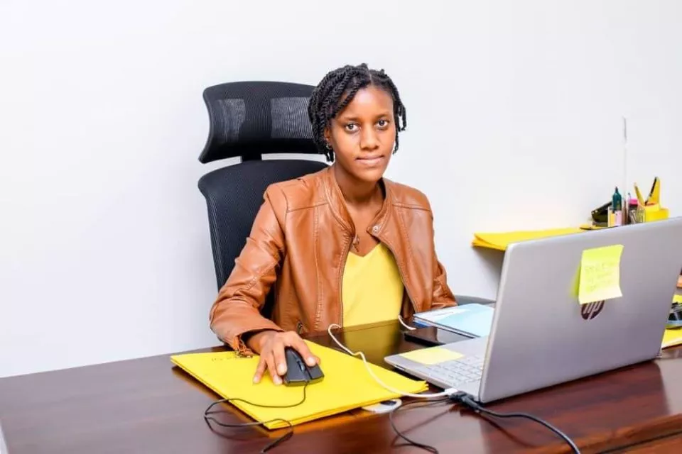 Fracht Uganda intern at desk