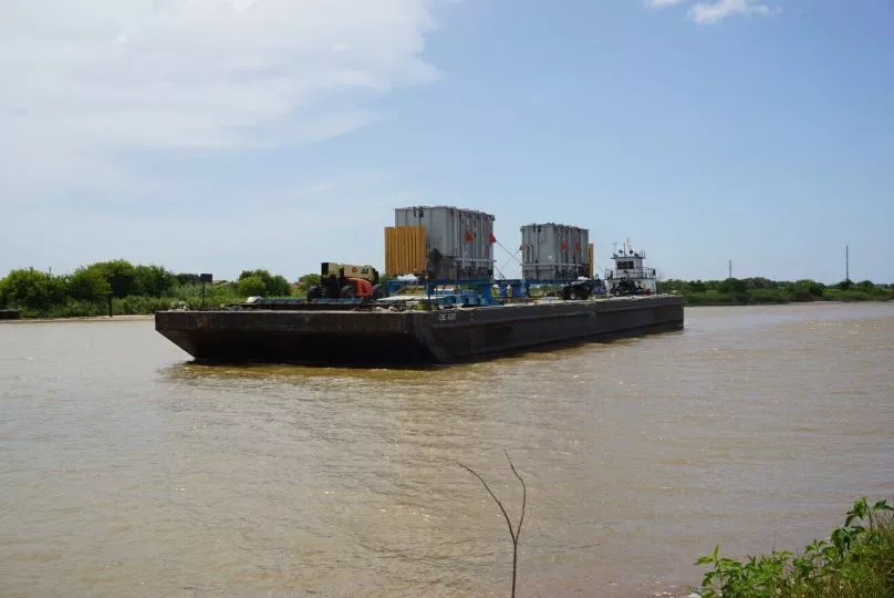 Flat ship completing an energy delivery 