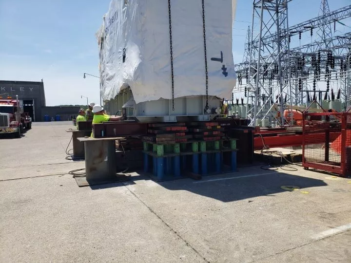 Fracht team members handling energy delivery